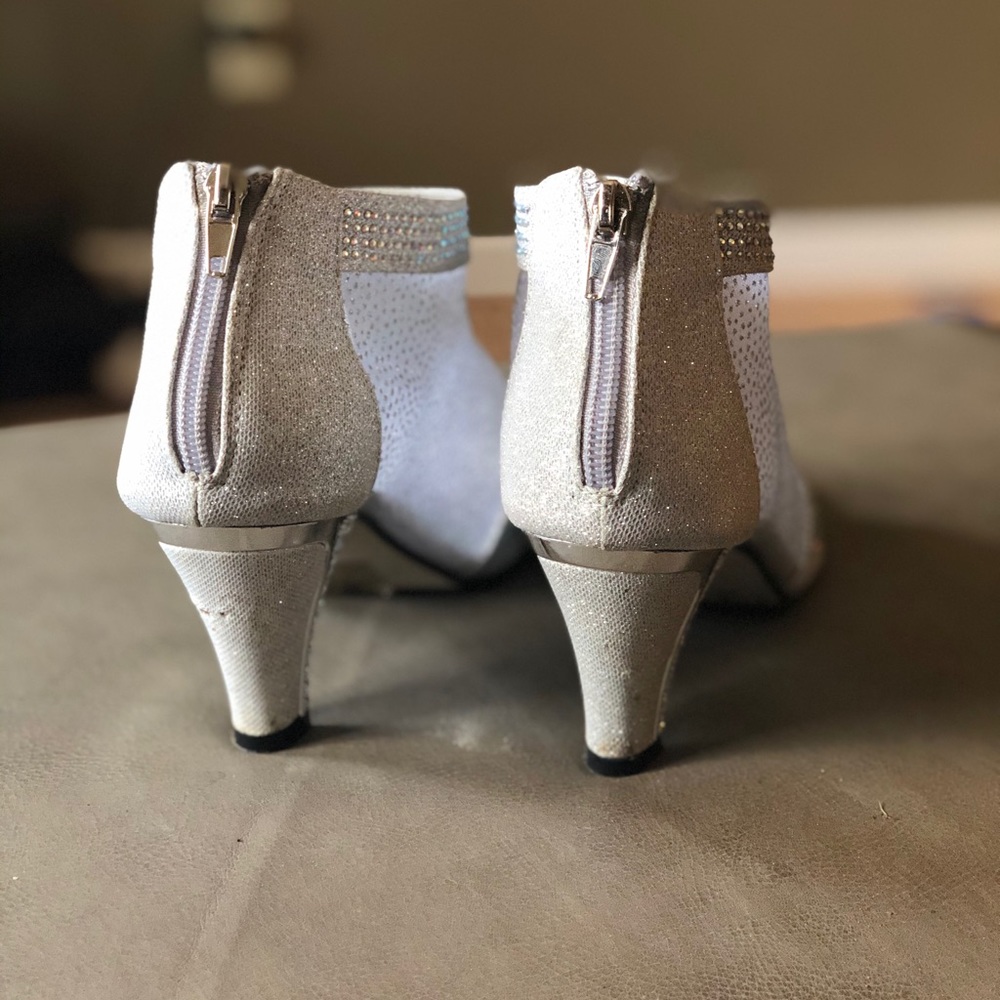 Prom shoes ❤️🖤 - Picture 4 of 5